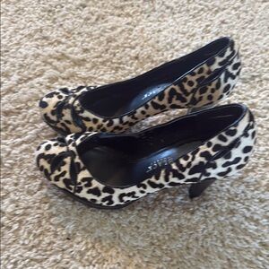White House Black Market Black and Cream Heels with Animal Print 8M Calf Hair